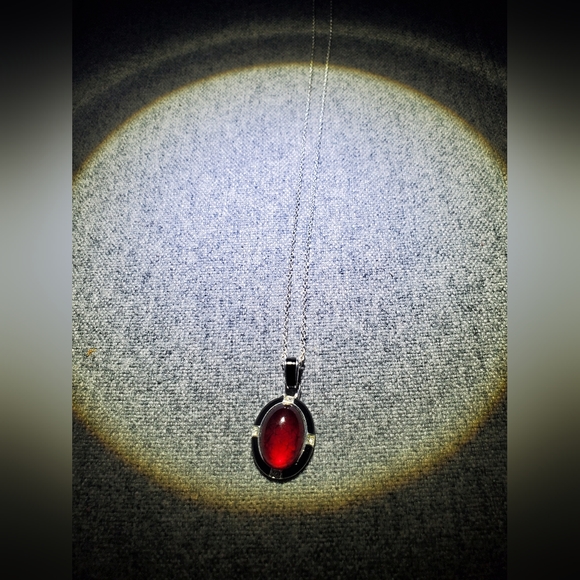 *NWOT* Avon - Vintage SHA Red Stone Necklace and Stud Earrings - Picture 4 of 12